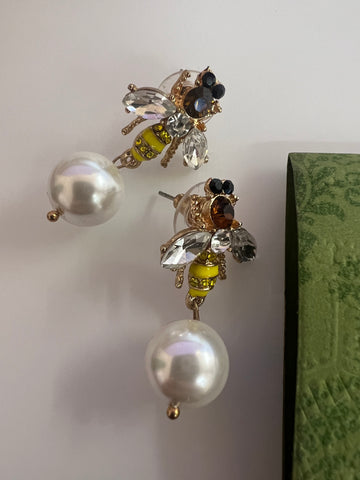 Pearl bee earring