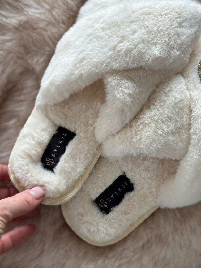 Slipper with brooch