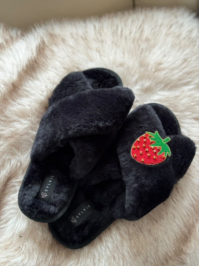 Slipper with brooch