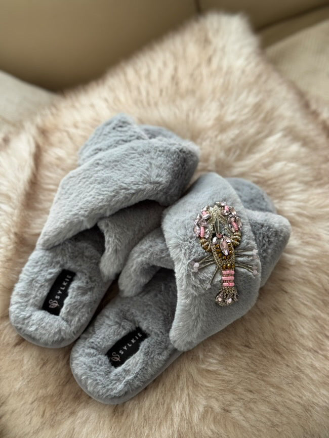 Slipper with brooch