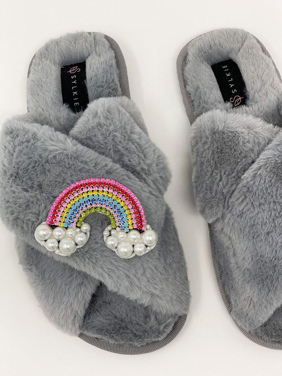 Slipper with brooch